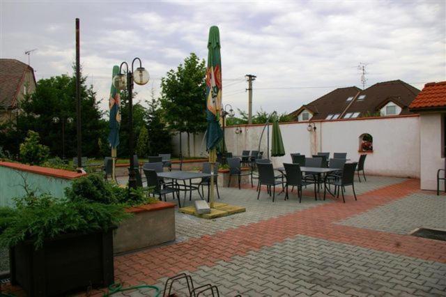 Pension U Svateho Jana Hradec Králové エクステリア 写真